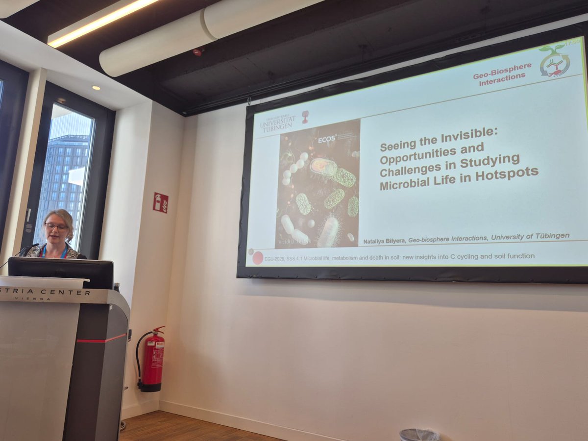 MichaelaDippold's tweet image. Second keynote in session at #EGU2026 by @nbilyera from @uni_tue: Learning that #AI is very uneducated related to #soil hotspots and that high microbial dynamic in hotspot poses serious challenges on our follow-up studies. Great examples!