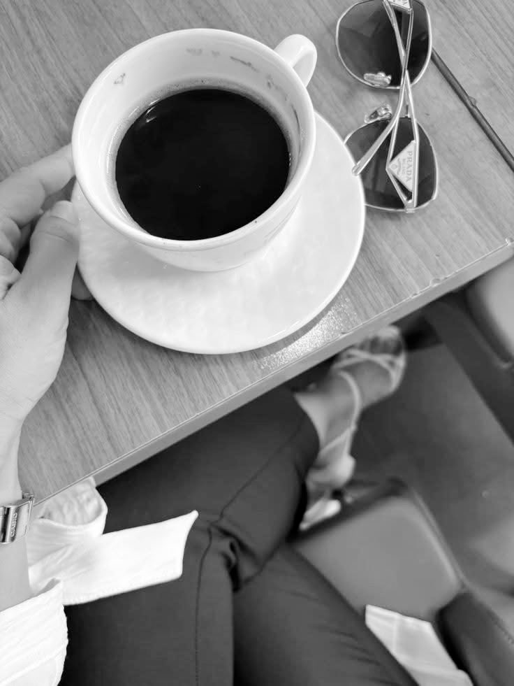 yhayij's tweet image. Lunes 
Vamos con todo… pero con sentido.
Más de lo que sí importa:
sonrisas reales
momentos bonitos
abrazos necesarios
tiempo de calidad
Más metas que sí se cumplen
actitud arriba
gratitud siempre
Y cero energía para lo que no suma.
#Cafeenmano
#BuenosDias