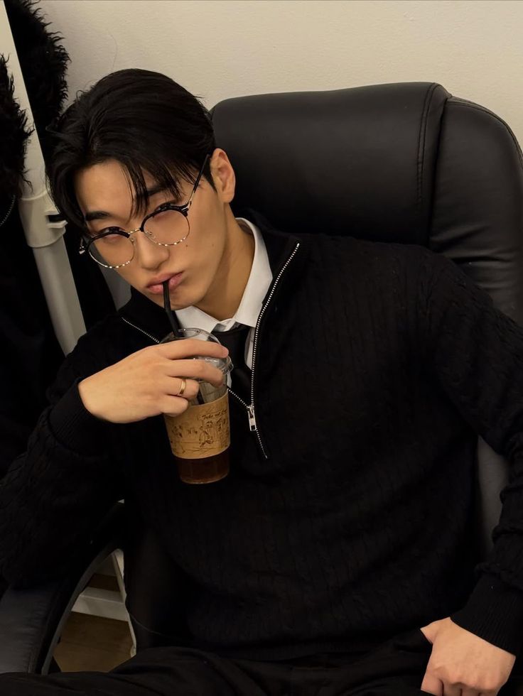 choi san as cat tweet media