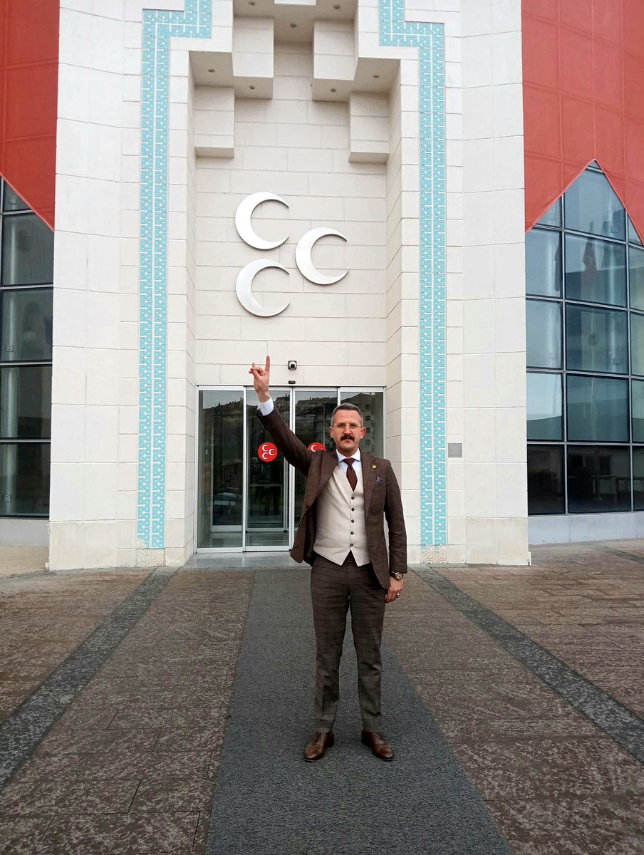 Başka kapıda ihanet içinde mağrur olmaktansa, bu kapıda sadakat içinde mağdur olmayı yeğlerim. Gün gelir yiğidin hakkını yiğide verirler, pirincin içindeki beyaz taşları da ayıklarlar elbet...