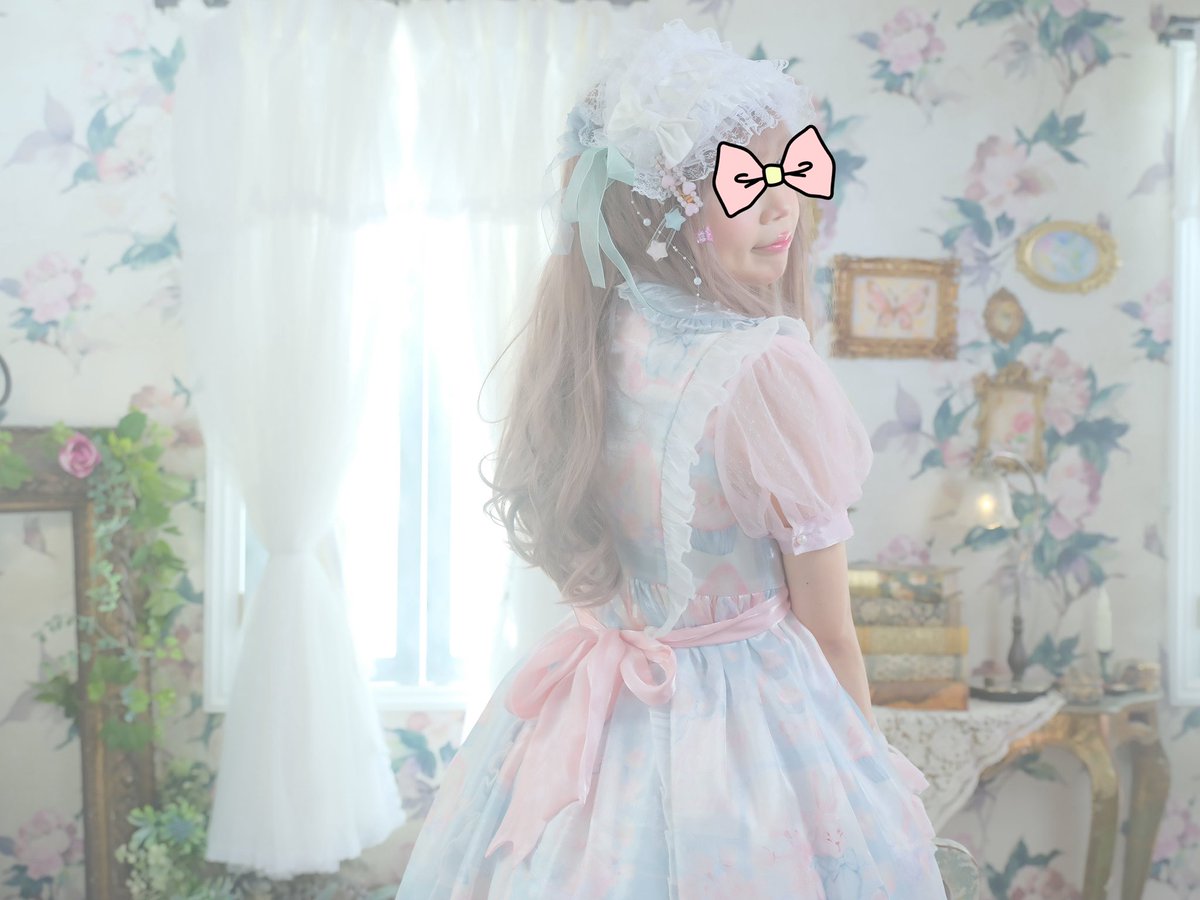 ne_mfz's tweet photo. ロリィタ体験想像以上に可愛くしてもらえて震えたwww
原型とどめなさすぎて自分だって分からないのであげちゃう。
平成1桁ガチババア1児の母の限界です。
【感想】
・ヘアメイクさん優しい☺️
・ポージング難しいしクソ下手w
・カメラマンさん厳しかったけど極限まで可愛く撮ってくれた
・お客9割外国人 https://t.co/2oO9hIvfBp