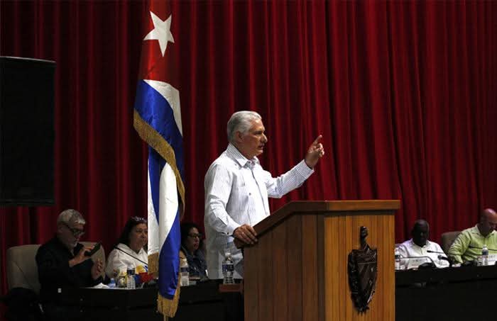 "En  #Cuba se está defendiendo la soberanía y la independencia de los pueblos."
<a href="/DiazCanelB/">Miguel Díaz-Canel Bermúdez</a> 
<a href="/PartidoPCC/">Partido Comunista de Cuba</a> 
<a href="/DrRobertoMOjeda/">Dr. Roberto Morales Ojeda</a> 
#LaPatriaSeDefiende 
#ArtemisaJuntosSomosMás