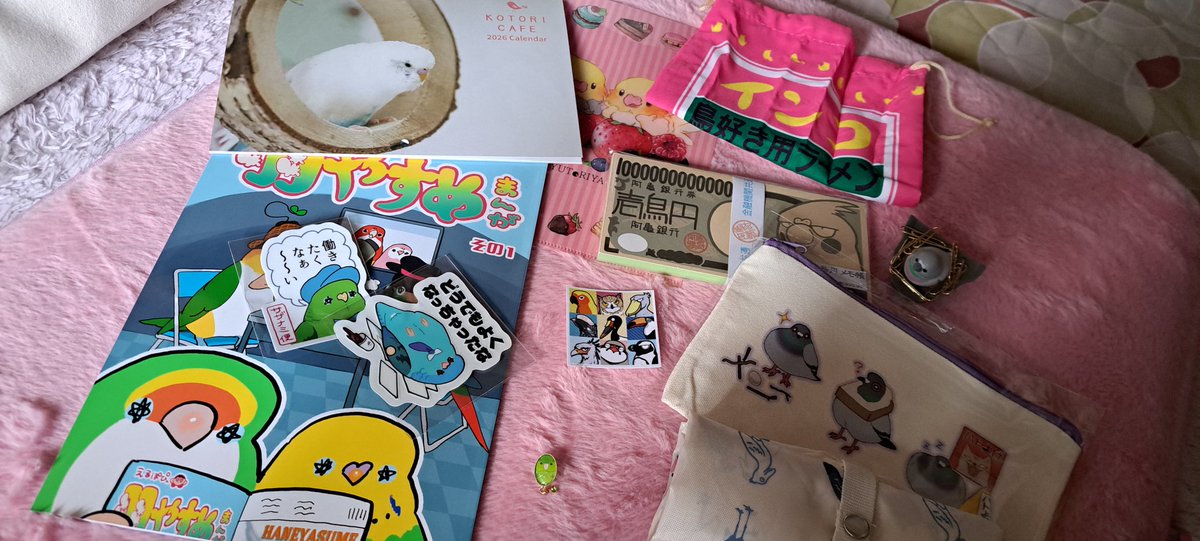 RAD18fan's tweet photo. 鳥フェス名古屋行ってきた✌️
鳥グッズお迎え嬉しいし、ブース回ってても360°鳥に溢れてて幸だった(  ´˘`  )
 #鳥フェス名古屋 https://t.co/CnLWThqvaI
