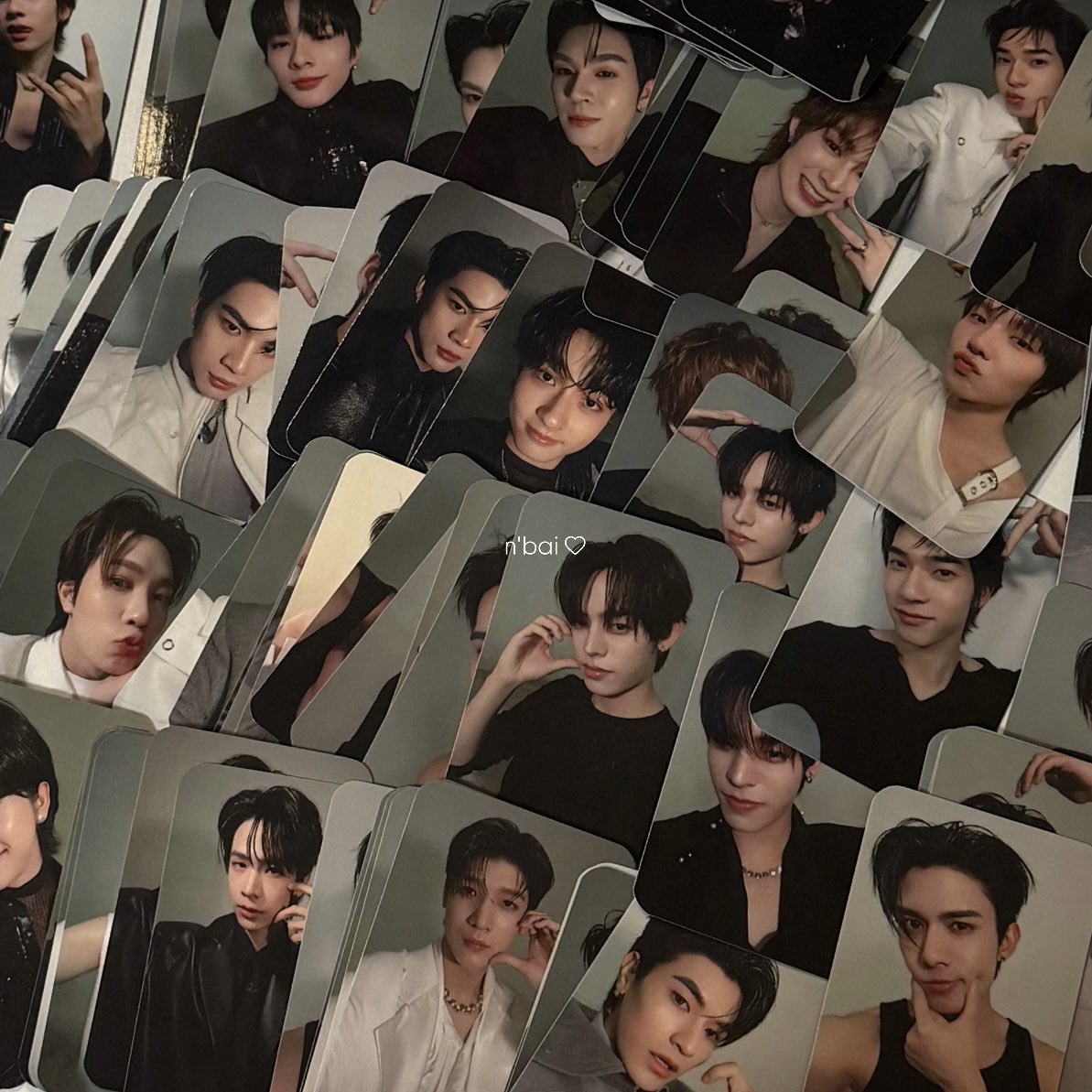 เหลือการ์ดอยู่ประมาณ 140 ใบ เดี๋ยวมาปล่อยอีกทีน้าแม่ ขายเป็นเซ็ต 4 ใบ 290.- ราคาเดียวคับ ฝากจ้วยย ฮือ เก็บม่ายไหวจิง ๆ ;-;
/
#DMDCharactersMerch
#ตลาดนัดDMD #ตลาดนัดดมด