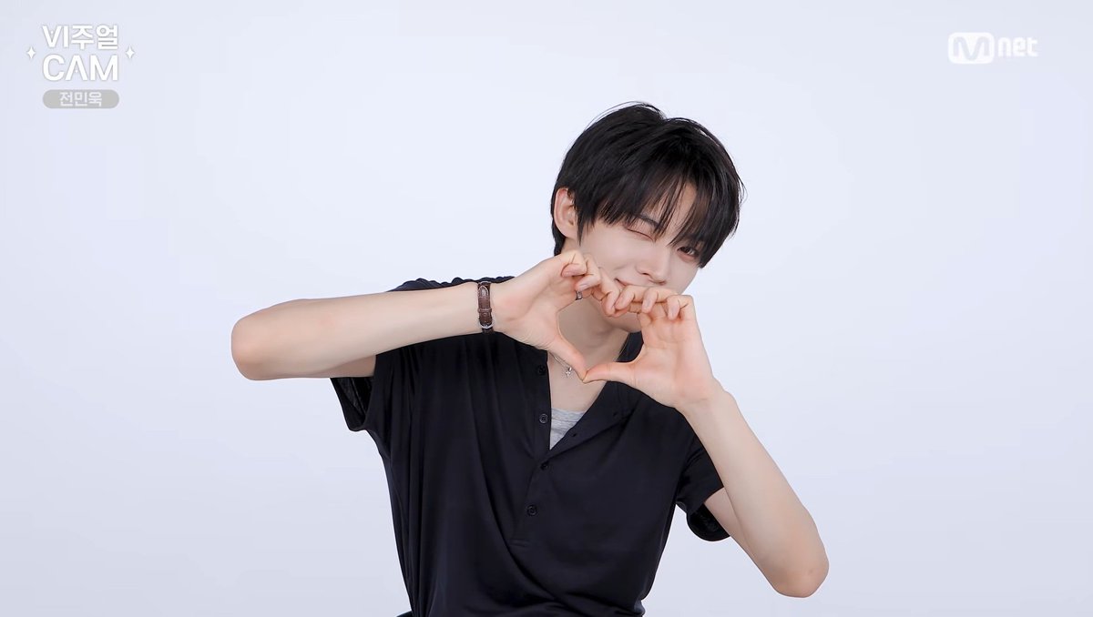 mitsuclr42's tweet photo. @MnetKR #비주얼캠_CYE
비주얼캠 일하시는거에 10배 돈 많이 버시길...❤️
으아아아아ㅏㅏ아아아ㅏㅏㅏ아ㅏ아아아
여러분  귀엽고 잘생기고 혼자 다 하는 우리 전민욱이라는 남성의 존재를 알고 행복해집시다!!!! 
오늘도 사랑에 빠진 어떤 한 클로저 https://t.co/MlQmt418nN
