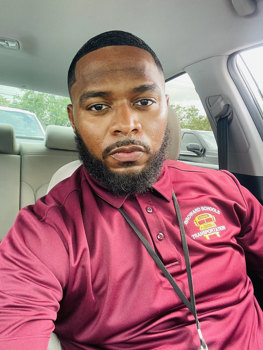 varius2real's tweet photo. My Monday #WorkDay #SchoolBusDriver https://t.co/DC58dcoNX8