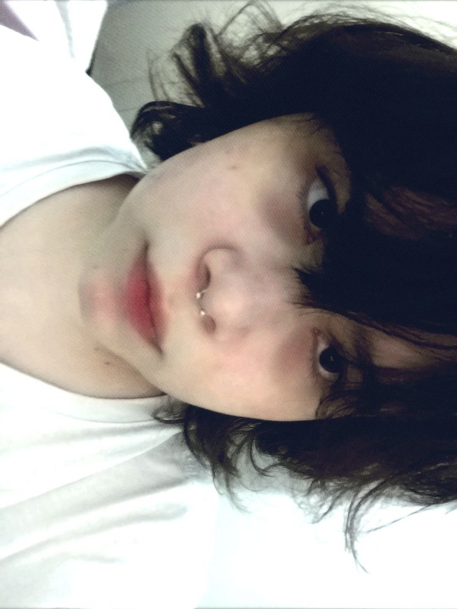 voce é a gata velha e eu so a gata nova

#ARSD #ArmySelcaDay #arsd