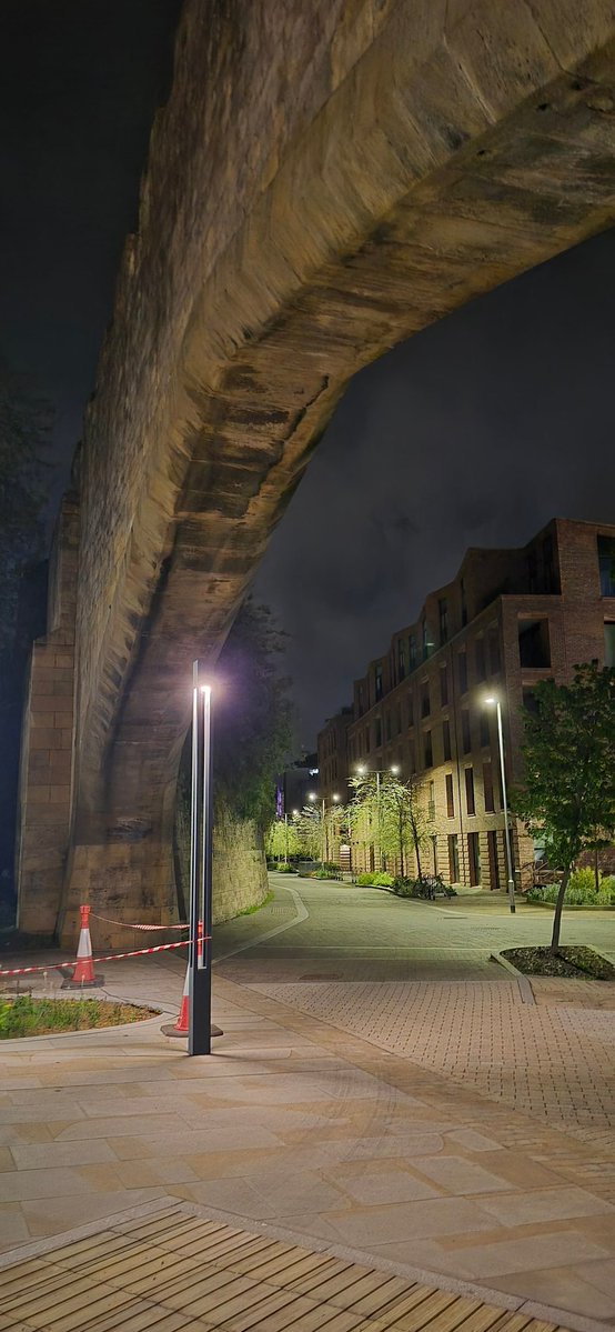 awalmsley11's tweet image. Why soot marks on York Wall arches you ask?
Years ago the station was within and the line passed through here.

Unsure how I took this photo as it was after 12 cans, 6+ pints of porter/stout, cocktails for some reason then I want to say Glendronach 15?

#yorkshire