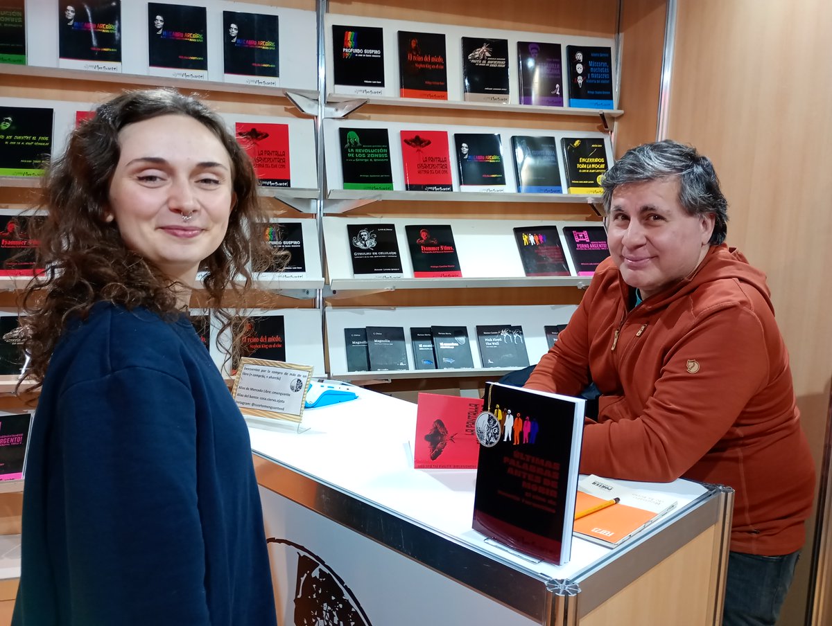 CuartomenguanEd's tweet photo. El sábado pasado vinieron a firmar ejemplares @matiasorta y @SebastianTabany a muestro stand en la Feria del Libro. Gracias a todos los que vinieron!!! https://t.co/hkKerBNQPR