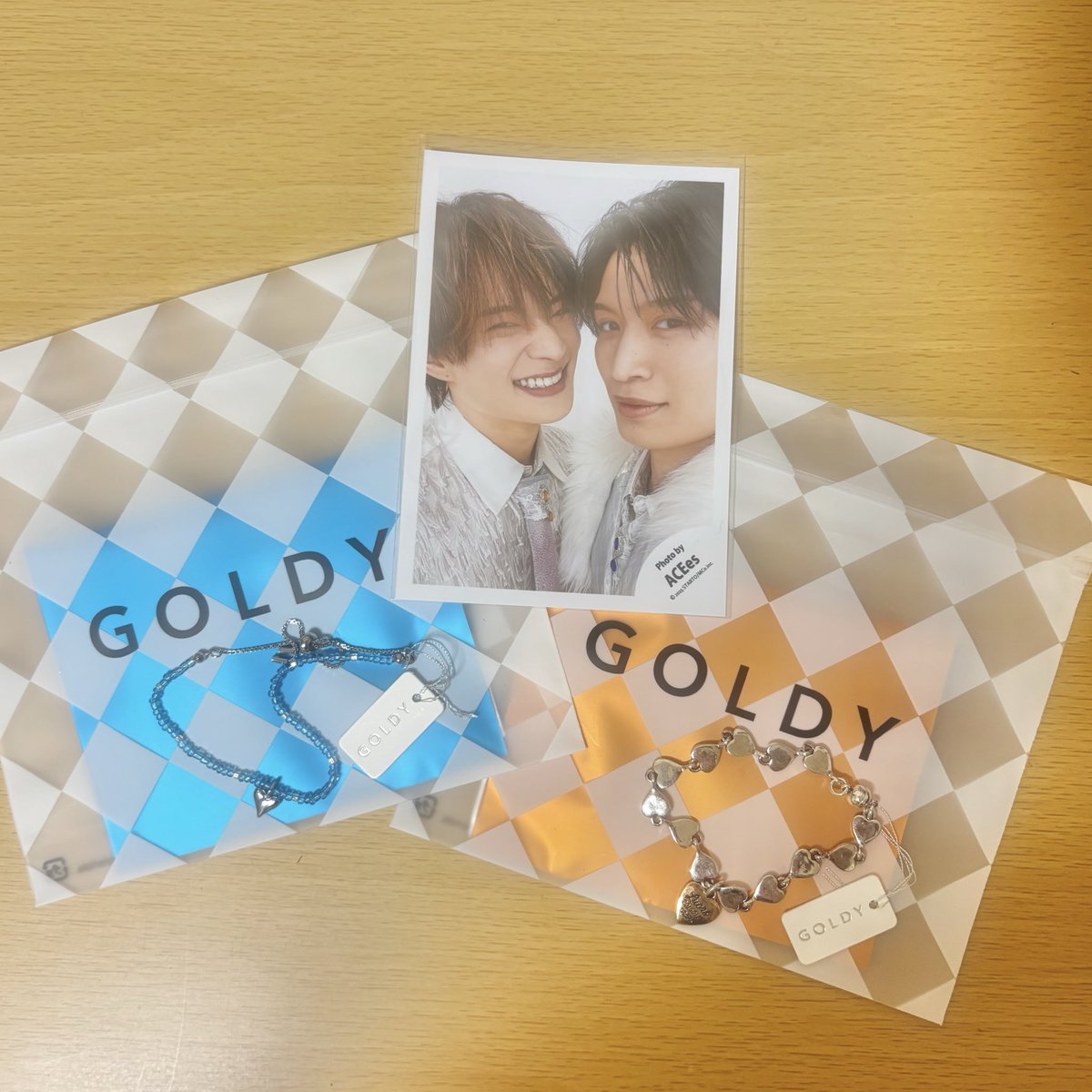 Hero_kbkjtot's tweet image. ACEesまみれの新宿へ〜🫶🏻✨
キラキラ沢山浴びてきたー！！

那須くんとお揃い買えて幸せ♡
深田のブレスレットも可愛くて買っちゃいました！
お母さんが浮所担だから、袋は浮所色にしてもらいました！
#FINEBOYS #ファインボーイズ #ルミネエスト新宿 #ACEes #ACEesとオソロイしようぜ #GOLDY