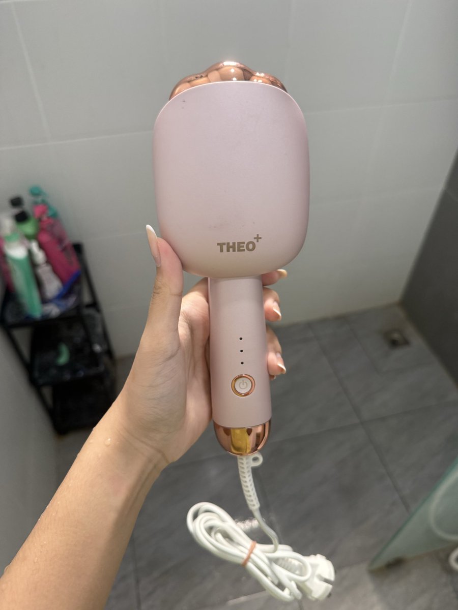 iamphonlaphat's tweet photo. ลอนมาม่าของtheo ใช้ครั้งเดียวเองงเค้าซื้อมา590 ขาย220 #ส่งต่อเครื่องหนีบผม #ส่งต่อเครื่องลอนผม https://t.co/4jJYoCI0QX