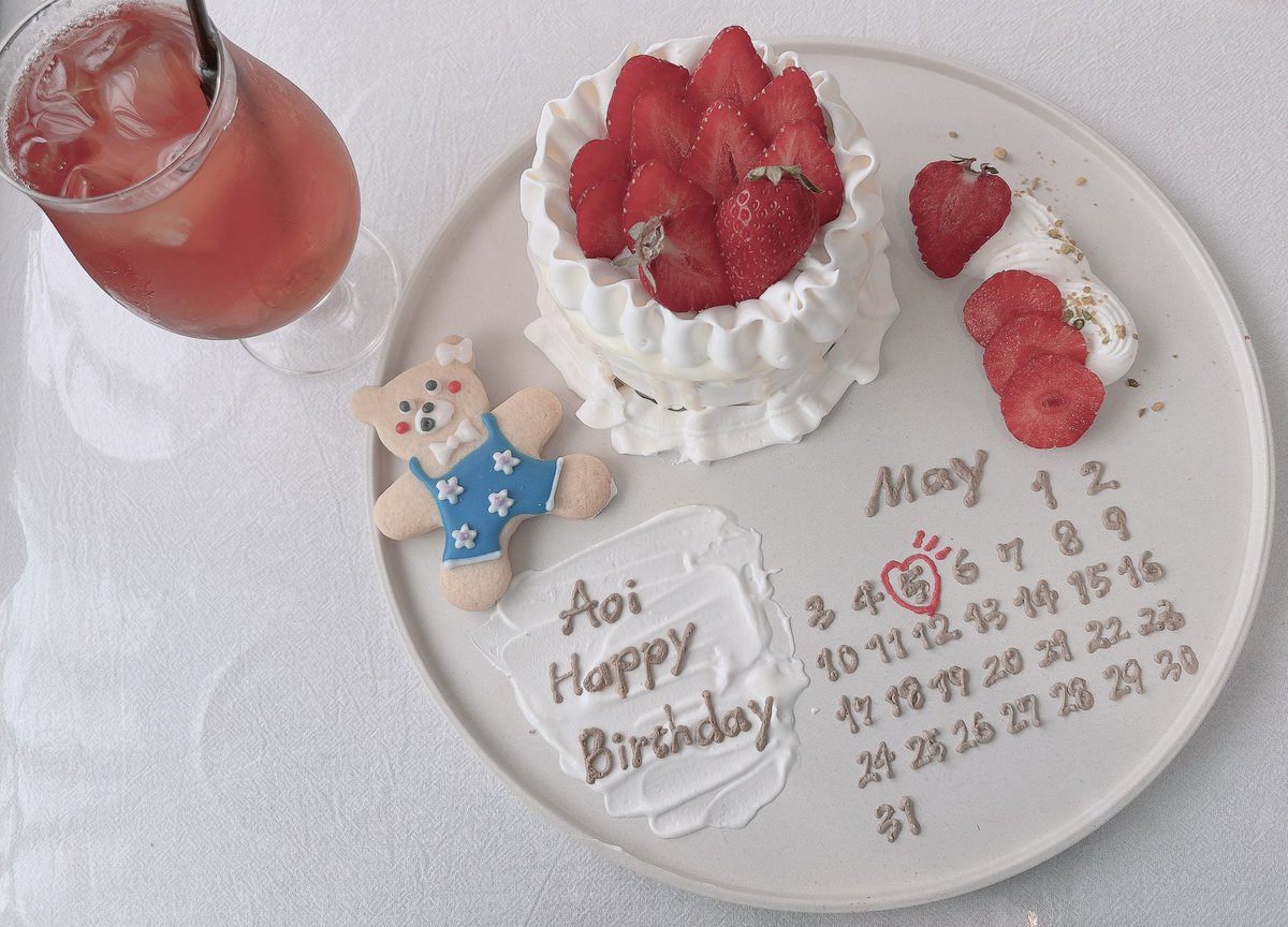 nako15805's tweet photo. 5/5 葵くんHappy Birthday🕊𓂃 𓈒𓏸◌

今年もお友達と合同お誕生日会してきました。
それぞれ大好きな人のお誕生日をお祝いできて幸せでした🩵

私にとって世界一の王子様👑 
30歳とまた1歩大人になった貴方を応援しています。
お誕生日おめでとう！！！
 #皐月葵生誕祭2026
 #皐月葵誕生祭2026 https://t.co/3T40hQn3jr