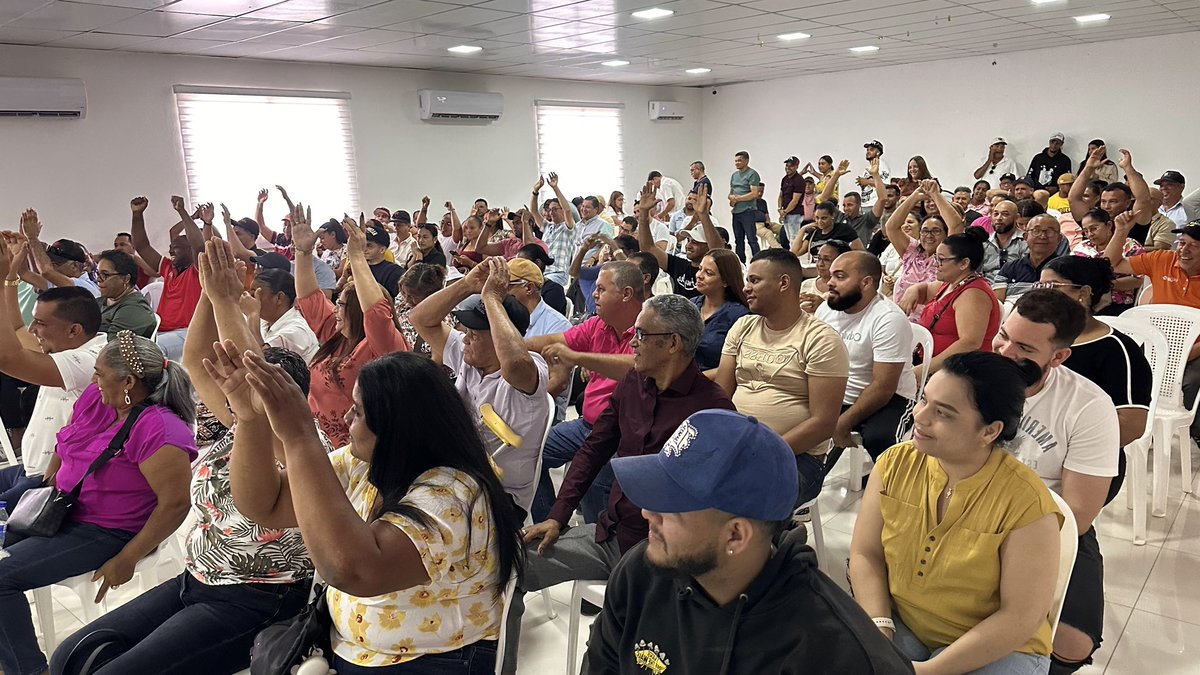 Durante estas jornadas se impartieron talleres sobre las responsabilidades de los comercios frente a las personas beneficiarias, a cargo del analista de Adhesión de la Red de Abastecimiento Social, Juan Carlos Peguero.