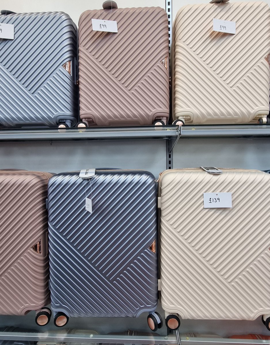 WeekdayBargee's tweet photo. What's with this trend of designing luggage that's invisible to radar? https://t.co/ihTsKN0U4O
