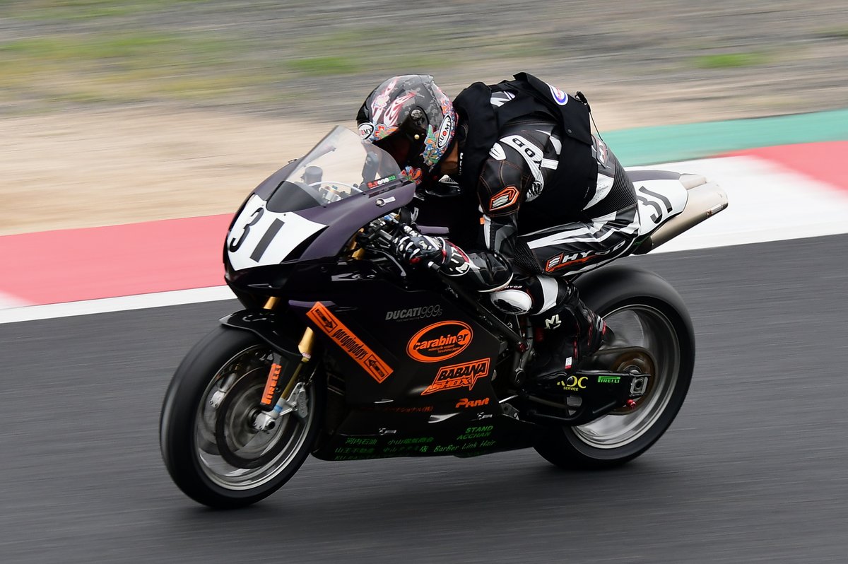 kane24170585's tweet image. OKAYAMAロードレース＆MOTO Revolution🏁
MT/オープンSS class
DUCATI Team #DUCATI 
#17 TEAM PLUS1 1198S #一色拓朗 選手
#31 カラビナ競争部 999S #米津陽太 選手
#MOTORevolution #岡山国際サーキット
