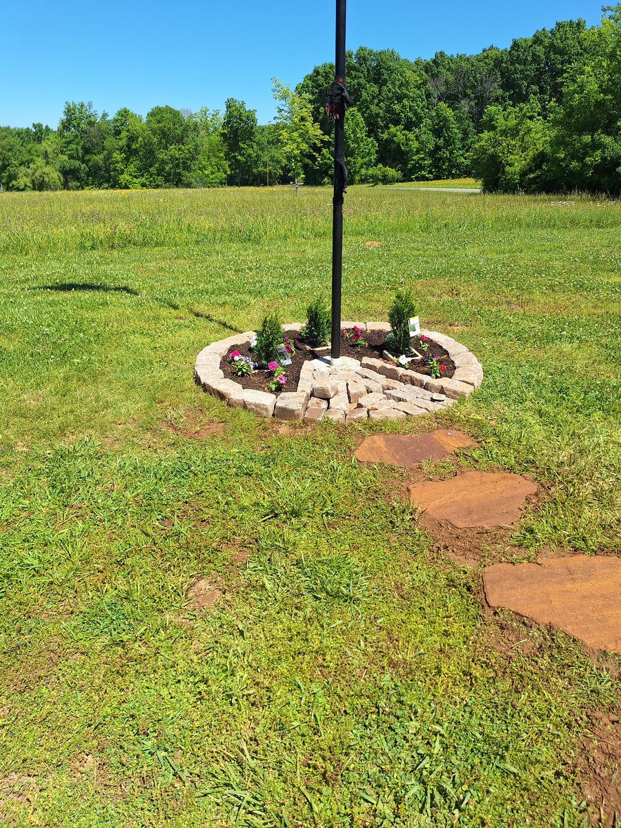 lindaferrara's tweet image. Here's my husband's #weekend project.  He installed the #flag pole and #landscape. #godblessamerica 

#usa