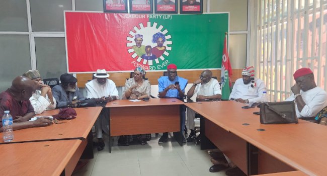 Otowngist's tweet image. Labour Party releases 2027 election timetable.

₦50m presidential form set — but Gov. Alex Otti gets free nomination forms.

Full details 👇: otowngist.com/2026/05/labour…

#LabourParty #NigeriaPolitics #2027Elections #AlexOtti #BreakingNews