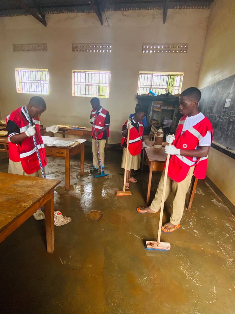 UgandaRC_Youths's tweet image. The Red Cross Link at Blessed Sacrament Kimanya Secondary School carried out a community service activity by cleaning the school ahead of the school holidays, recently. Great job, youths. Your commitment to service and teamwork is truly inspiring!
#Youths @UgandaRedCross