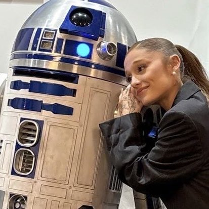 canucksgrande's tweet photo. Ariana &amp; star wars ✨💫🤍 https://t.co/P8MIr8njFX
