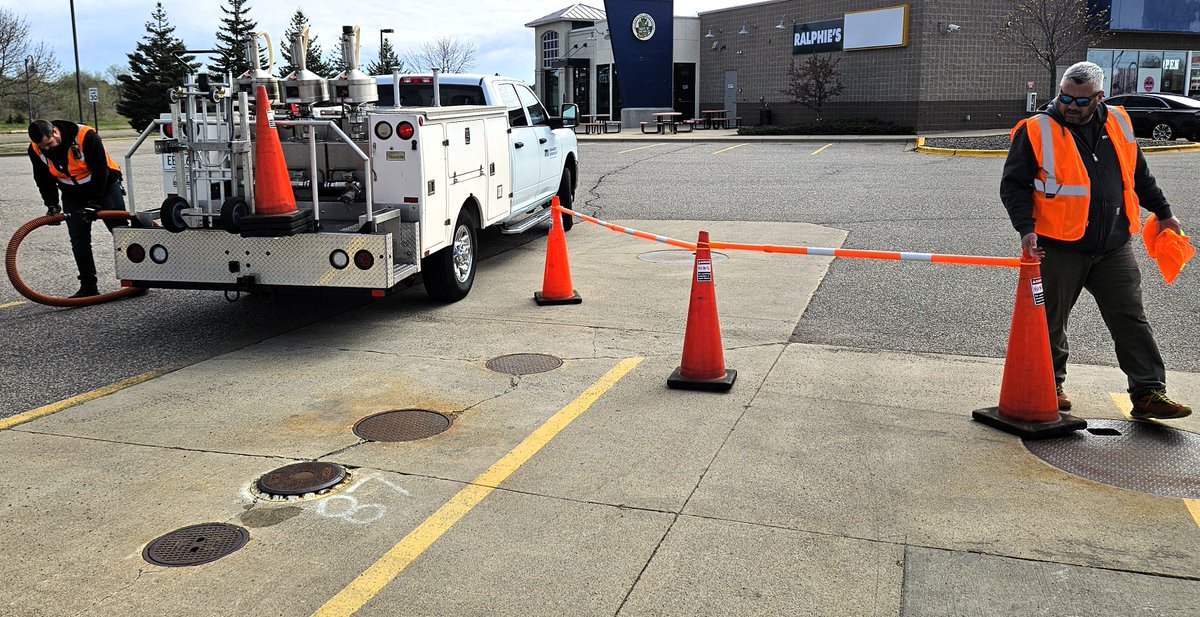 MNCommerce's tweet photo. From the gas pump to the grocery store, our inspectors help consumers every day. Learn more in this @Kare11 story: https://t.co/qfWeP71rkO   #weightsandmeasures #mncommerce https://t.co/5wMs7zeybz