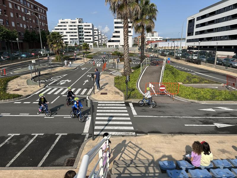ondacerolarioja's tweet image. Abierto el plazo de inscripción de ludotecas de verano en Logroño hasta el 13 de mayo

#Logroño #ludoteca #verano

ondacero.es/emisoras/rioja…