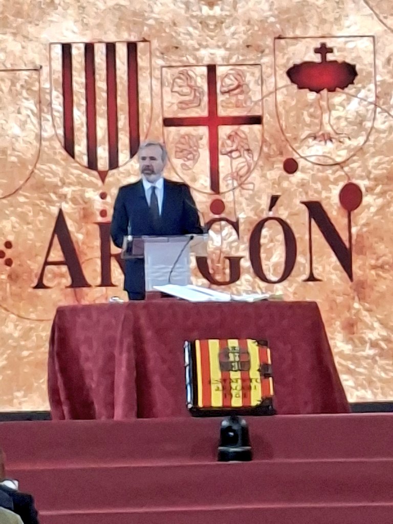 DavidArranzVox's tweet photo. Comenzamos Gobierno PP-VOX.
Contamos con 3 Consejerías importantes, a cargo de nuestros compañeros:
@_a_nolasco: Desregulación, Bienestar Social y Familia.
@AranSimonVOX: Agricultura, Ganadería y Alimentación.
Luís Biendicho: Medioambiente y Turismo.
Mucha fuerza y ánimo a todos! https://t.co/oAJin72EFD