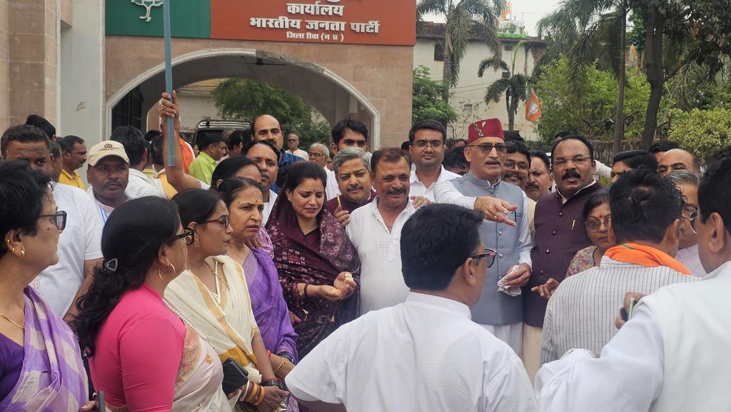 manisha pathak (मोदी का परिवार) tweet media