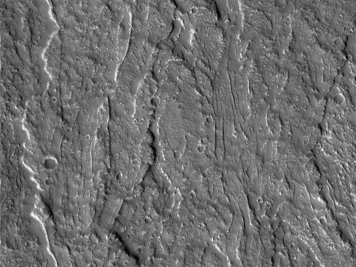 HiRISE's tweet image. HiPOD: When It Flowed on Olympus (Mons)

This stunning image features an apparent lava flow that appears to have been more resistant to weathering, given its higher profile than the surrounding landscape. 

uahirise.org/hipod/ESP_0768…
NASA/JPL-Caltech/University of Arizona
#Mars
