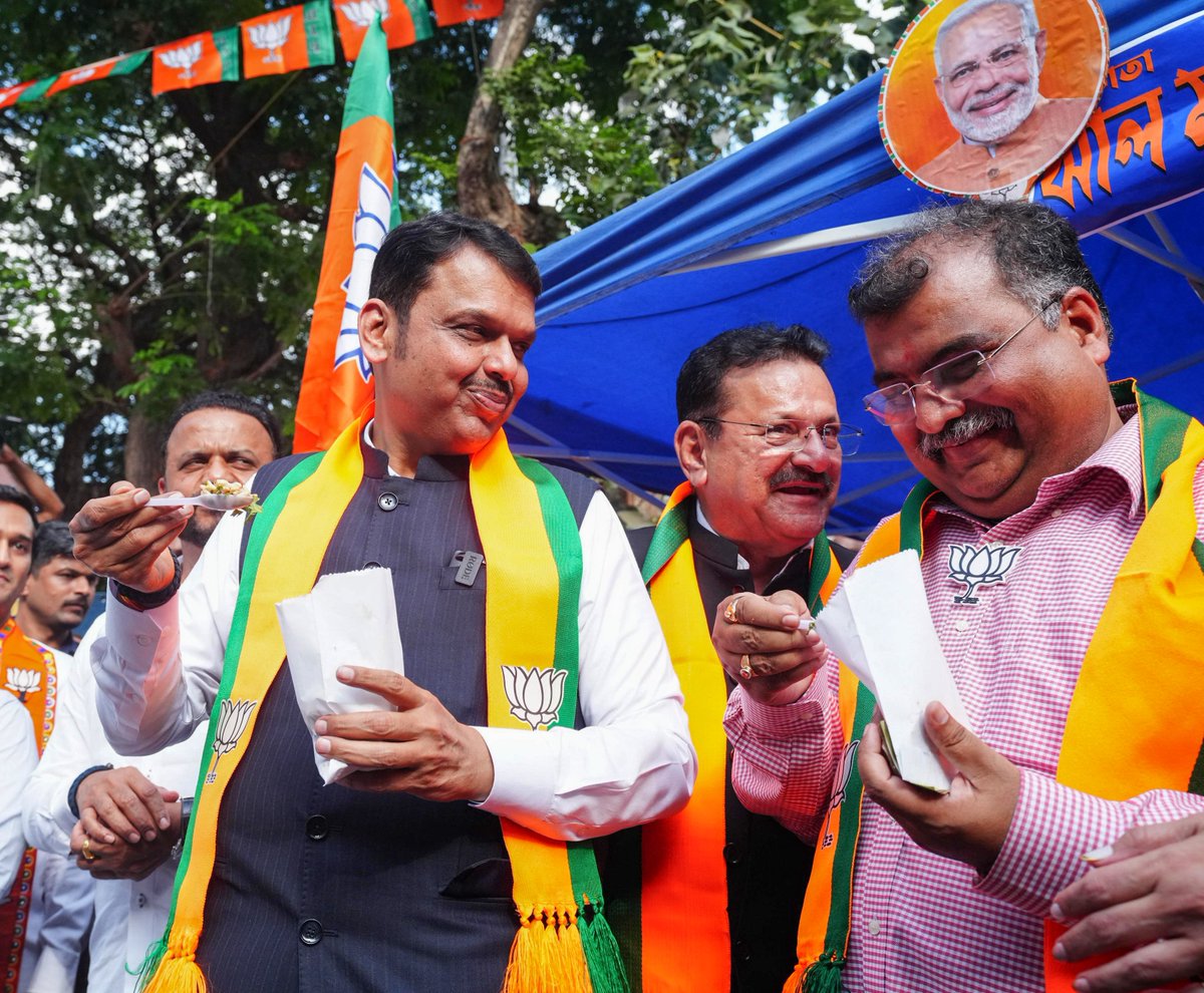 Dev_Fadnavis's tweet image. तीखी झालमुड़ी, मीठी जीत और 'खेला शेष'!

@narendramodi @BJP4India @BJP4Bengal @AmitShah @NitinNabin @RaviDadaChavan
#Maharashtra #Mumbai #Elections