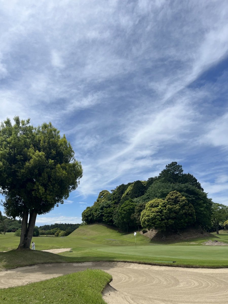 #断酒1549日目
☂️の月曜🎌大雨強風の中🏌️‍♂️ゴルフ場は悪天候の為ガラガラでスムーズに楽しめて途中から☀️た！スコアは少し成長の兆しが見えて来た⛳️メンタルが本当関係する!考え過ぎると必ずミスる!でも仲間とワイワイ楽しかった!昔は飲みに行ってた🏌️‍♂️も今は真剣に取り組んでいる😎#Twitter断酒部