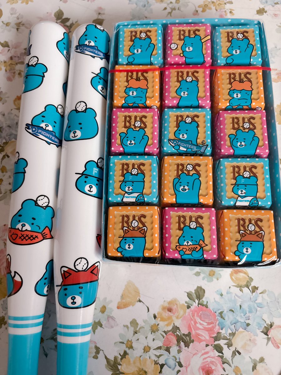 この間エスコンに行った時にGETしてきたえふたん達🫶
チロルチョコは開けたら止まらなくなりそう💦
えふたんだらけで大満足🥰
#えふたん
#可愛い
#大好き💕