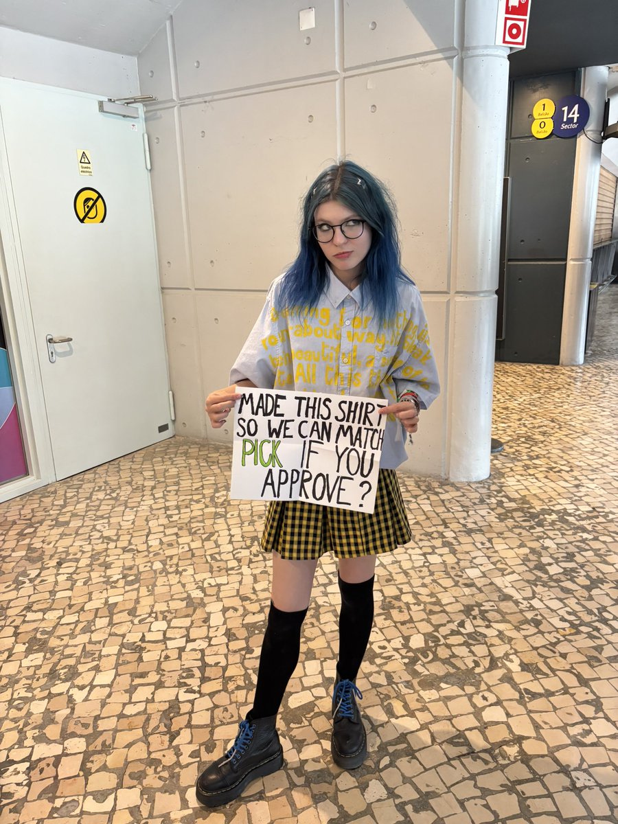 ★ ashton ★ on tour tweet media