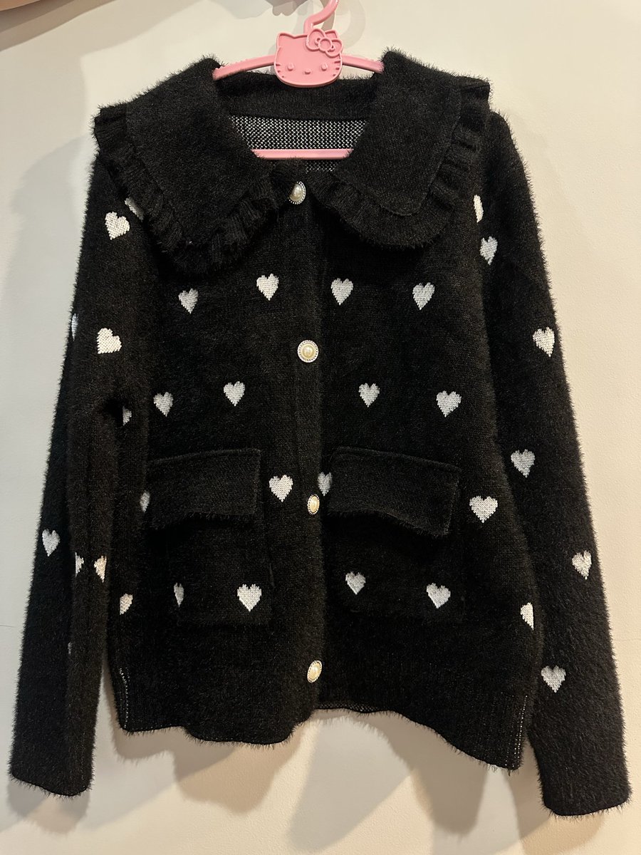 พี่สาวไทย ver. เคลียของในบ้าน 🧸🎄💖 tweet media