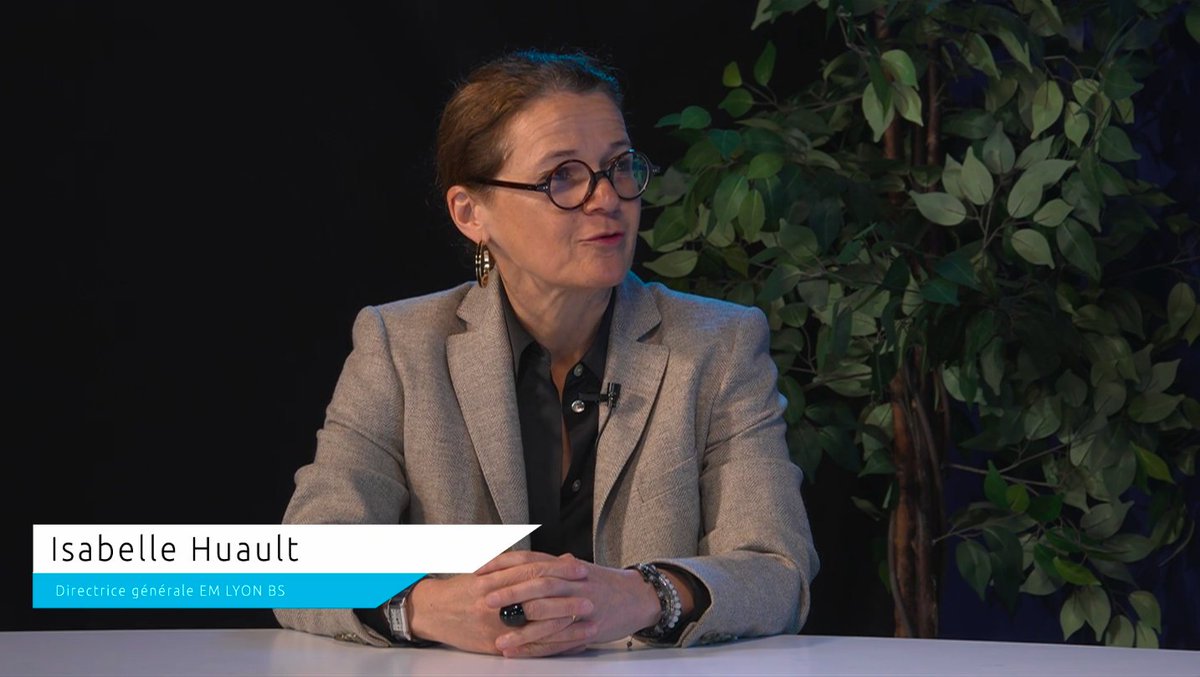 NewsTankEduc's tweet photo. #NewsTankTV
Isabelle Huault (@EMLYON) détaille la stratégie de l’école : innovation, hybridation des programmes, IA et développement international.

▶️ L’interview : https://t.co/IPgsihC0Hc https://t.co/BvAiDAxiiS