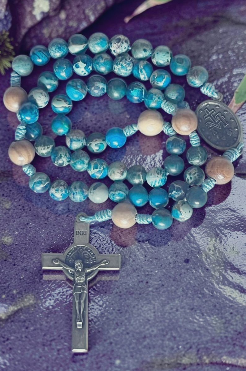 Pray The Rosary tweet media