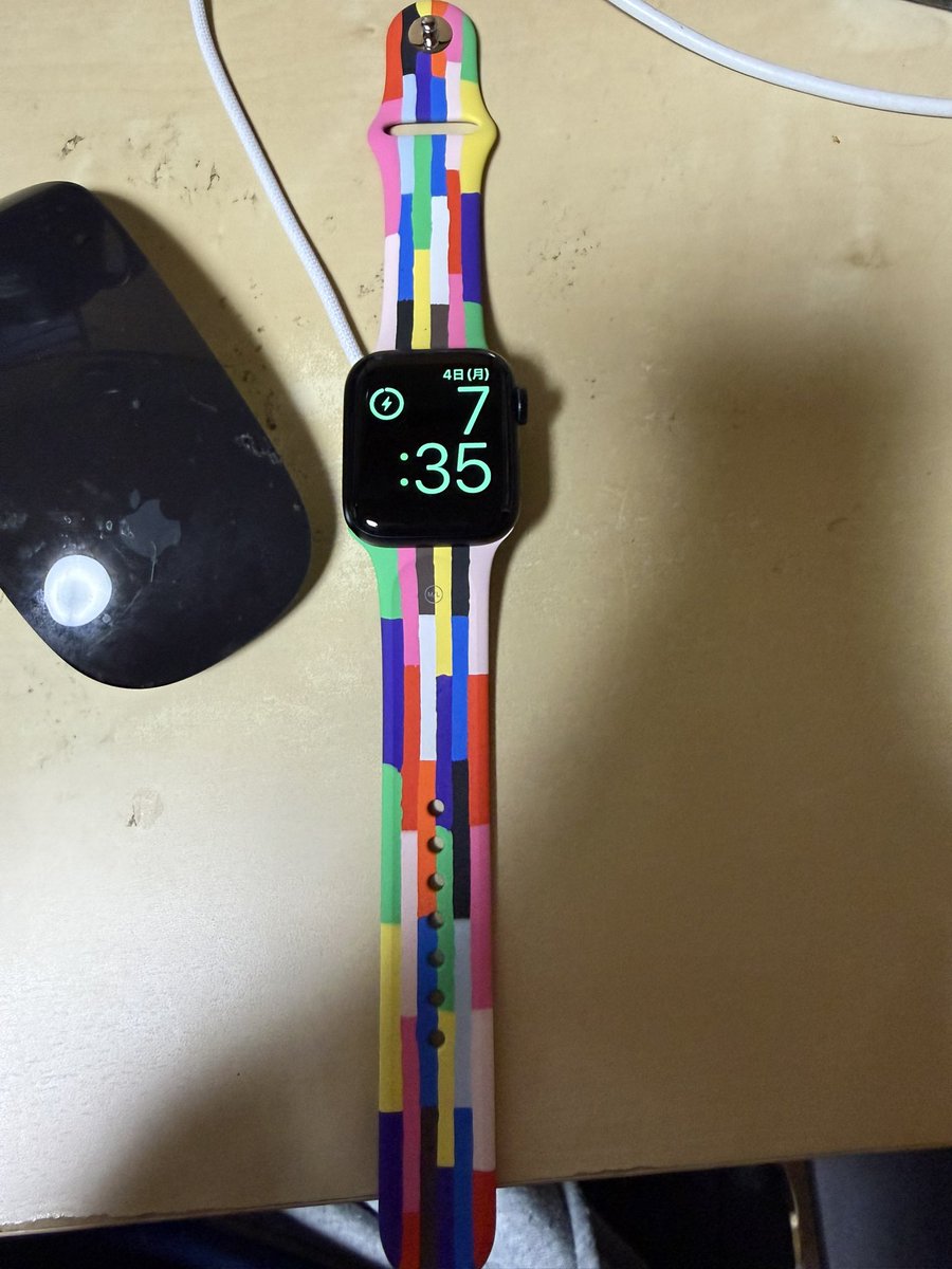Apple Watch のリストバンドを替えました！バンドは安く買えて良かったです！
