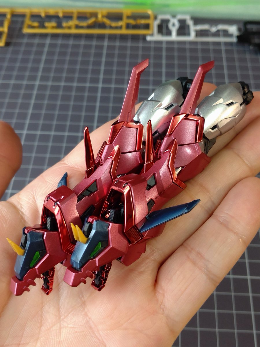 XoxoGunpla's tweet image. 🌃よるプラ🥱ちまちま模活✨
全然違うのよ質感がw
#プラモデルライフ #gunpla #ガンプラ
#GWはガンダムW
RG : ガンダムエピオン
　　スペシャルコーティング