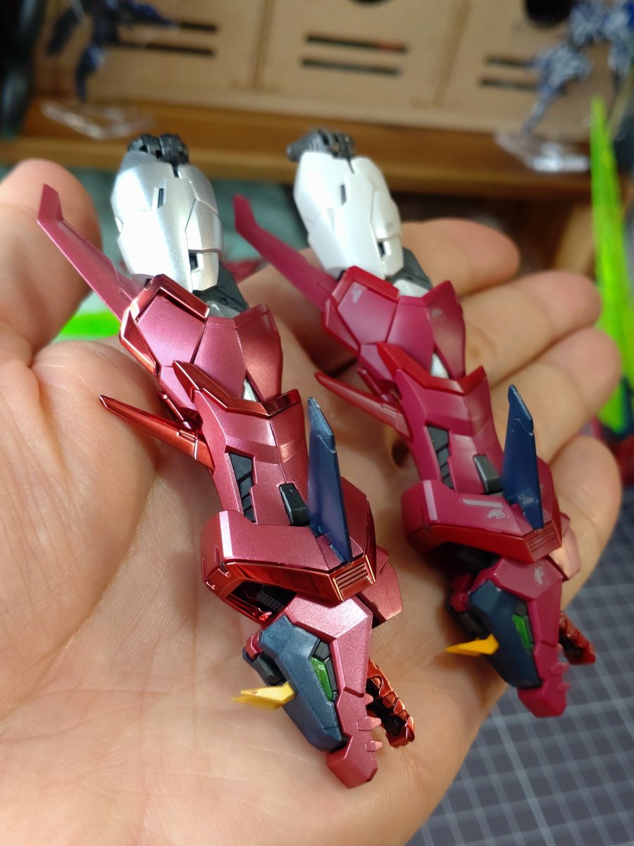 XoxoGunpla's tweet image. 🌃よるプラ🥱ちまちま模活✨
全然違うのよ質感がw
#プラモデルライフ #gunpla #ガンプラ
#GWはガンダムW
RG : ガンダムエピオン
　　スペシャルコーティング
