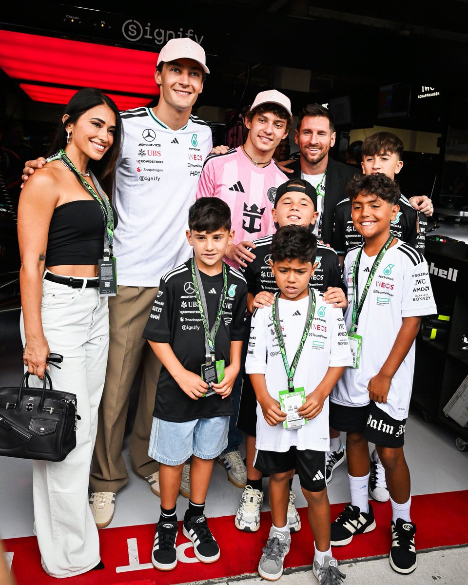 idextratime's tweet photo. Potret ketika Lionel Messi datang ke F1 Grand Prix Miami 2026 bersama keluarganya di Miami International Autodrome kemarin. 👋🏎️

Dia hadir di paddock sebagai tamu Mercedes, berinteraksi dengan kru tim, pembalap seperti George Russell dan Kimi Antonelli, serta sesama Argentina, Franco Colapinto yang membela tim Alpine. 🇦🇷