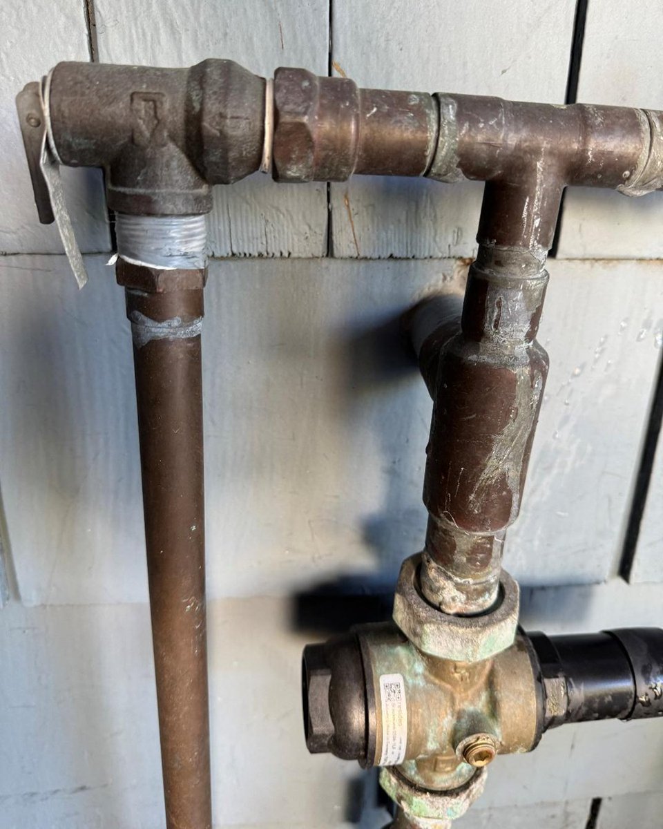 draintownrooter's tweet photo. A faulty pressure-reducing valve can cause high water pressure, damaging your pipes and fixtures. Our team replaced a PRV in Laguna Hills to restore safe and consistent water pressure. Proper pressure regulation helps extend the life of your plumbing system and prevents leaks. https://t.co/YIb3POXZuN