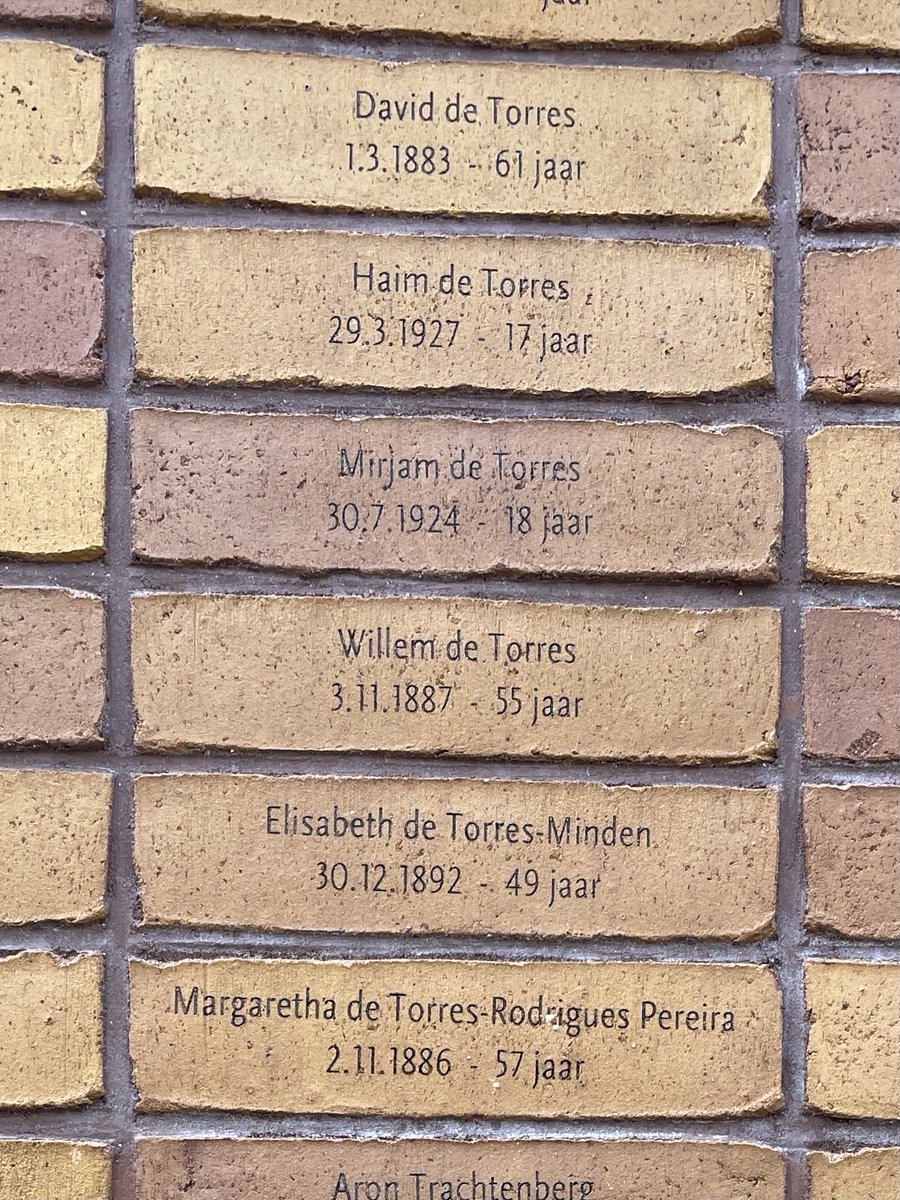 MiRodPer's tweet photo. Mijn oud-tante, Margaretha De Torres-Rodrigues Pereira en haar zoon Haim Abraham De Torres, vermoord samen met man en vader in Auschwitz op 7.7.1944.  Dochter/zuster Mirjam vermoord 25.1.1943. #4mei #dodenherdenking #herdenking #tweedewereldoorlog #holocaust #NooitMeer https://t.co/gmR4iYA1RB