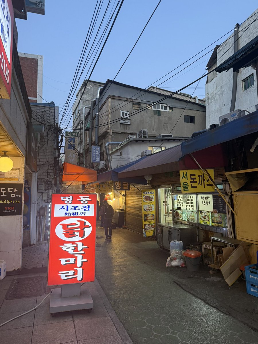 tino_bot0's tweet photo. 韓国で特段何をするわけでは無いのですが、
カバンを買いました。 https://t.co/e1Ku4rCoap