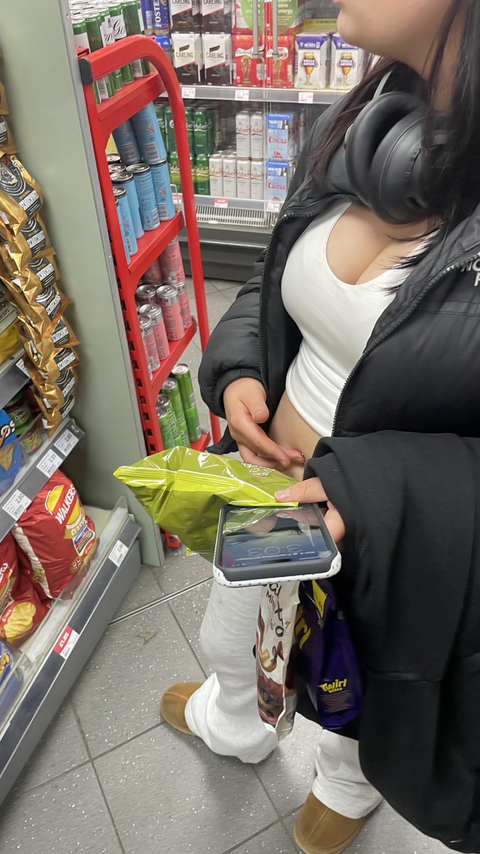 jacklong128's tweet image. I bet those taste good 🤤#hs #candidhs #creepshot #hscreepshot #thick #ebony #teenage