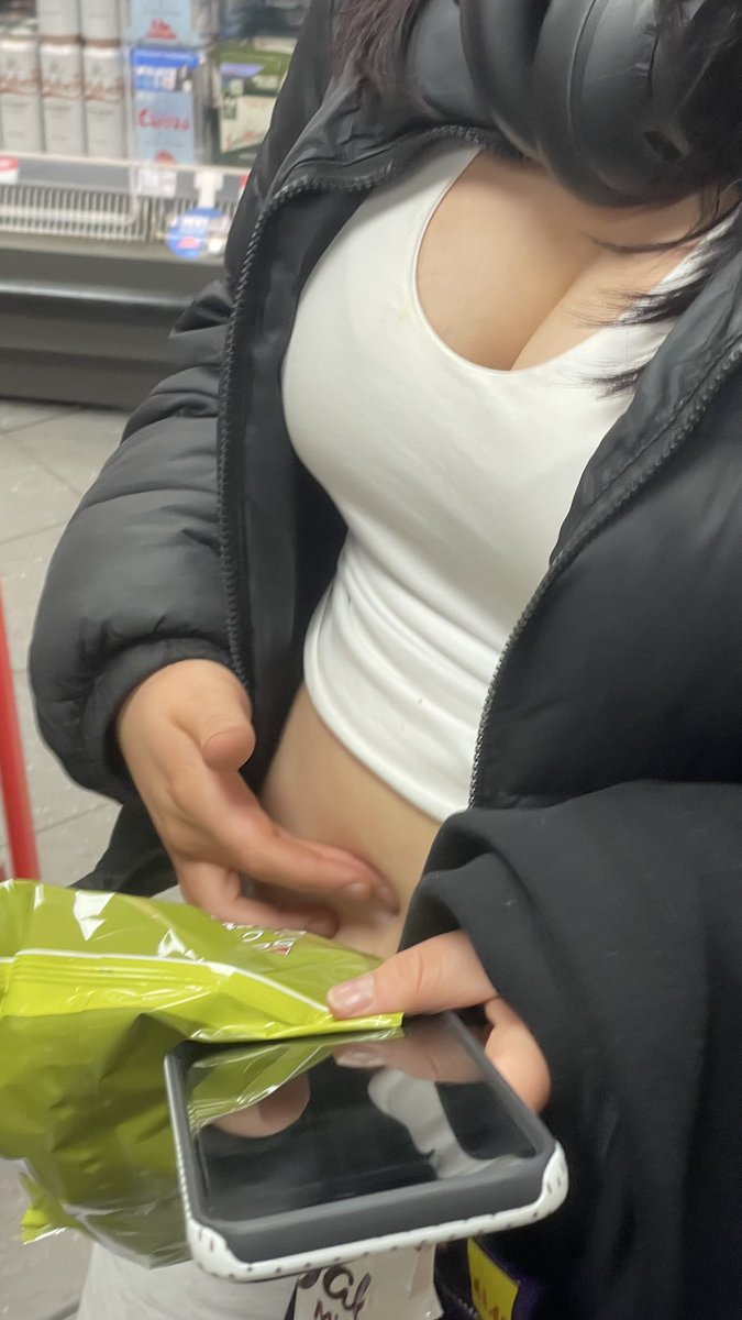 jacklong128's tweet image. I bet those taste good 🤤#hs #candidhs #creepshot #hscreepshot #thick #ebony #teenage