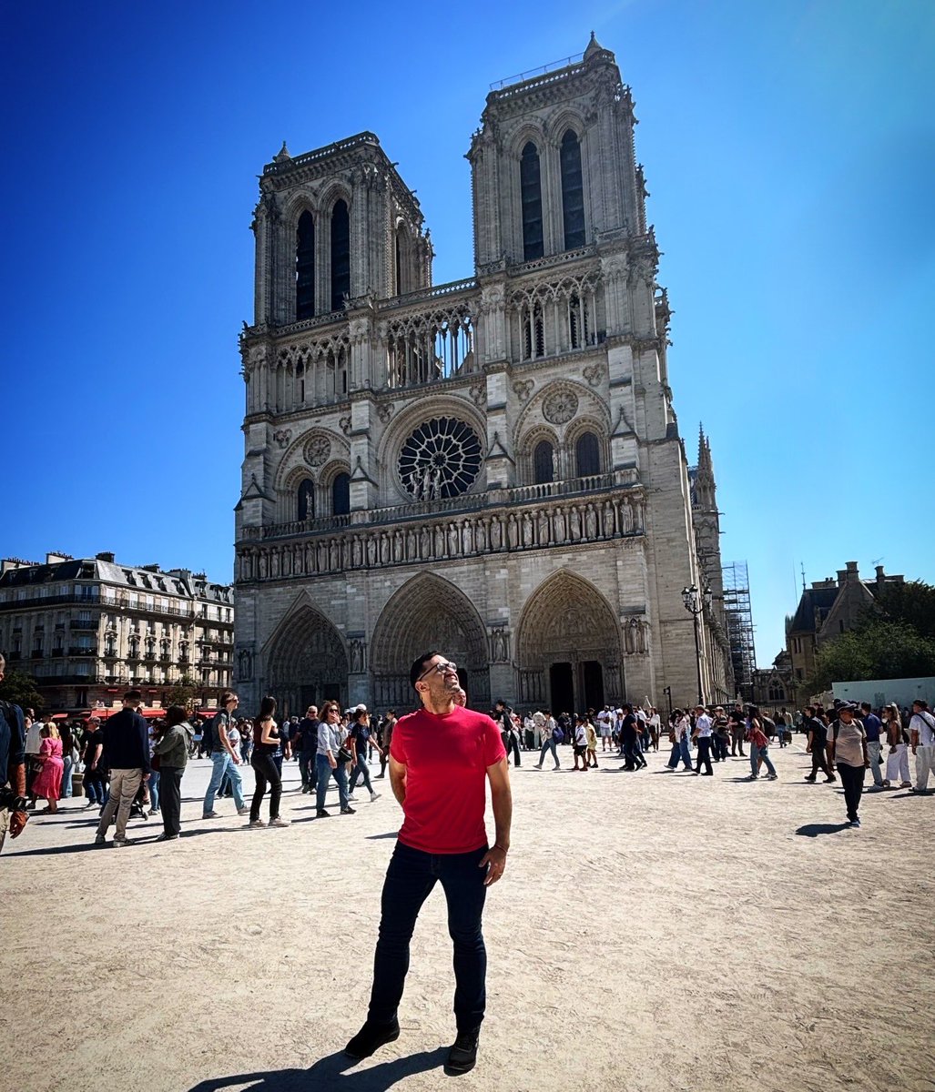 SoriaCharls's tweet photo. #Paris https://t.co/Jg4j5hOwjN