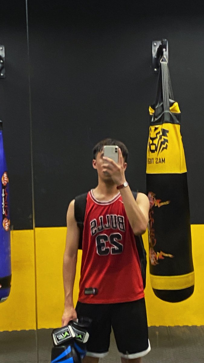 riyelmamal's tweet photo. Be honest… was it the jersey or the arms? https://t.co/yIE9uwiM1H