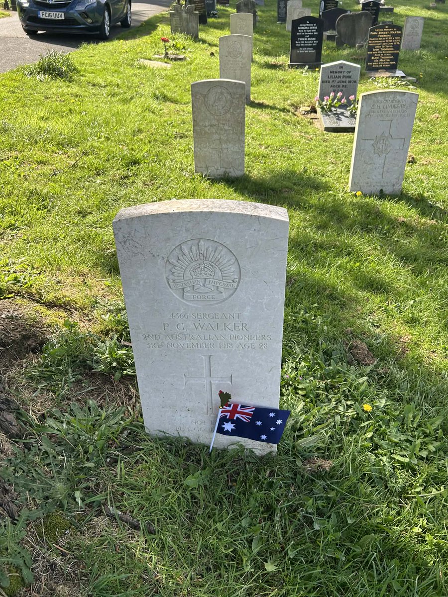 r_weale's tweet photo. @Cathy_WW1 My Canadian friend and member of Plymouth City Centre Branch put Australian /New Zealand Flags on all Anzac Graves in Plymouth this year for ANZAC Day, https://t.co/FRFPkNbbIC