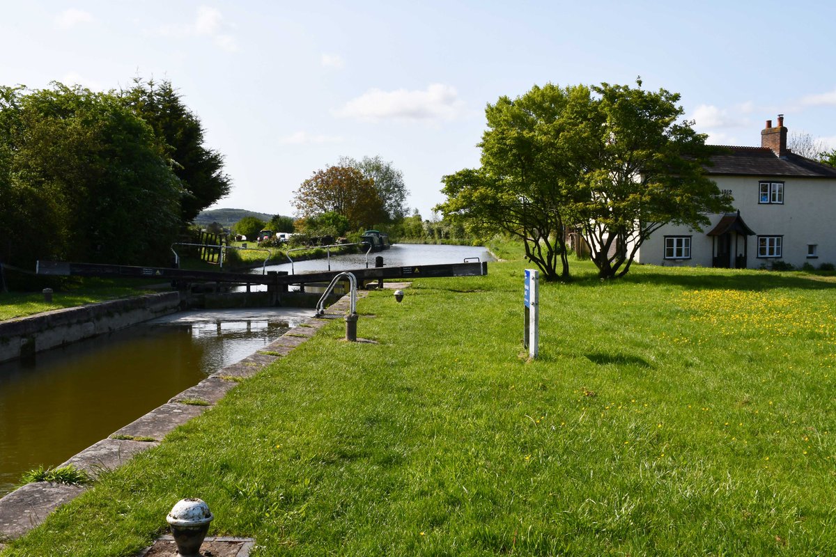 retired_tom's tweet photo. My photos from #May 2023

@CanalRiverTrust #GrandUnionCanal #Ivinghoe #Lock #Bridge #Narrowboat #Reflections

#Canals &amp; #Waterways can provide #Peace &amp; #calm for your own #Wellbeing #Lifesbetterbywater #KeepCanalsAlive https://t.co/2n3LSlinqx