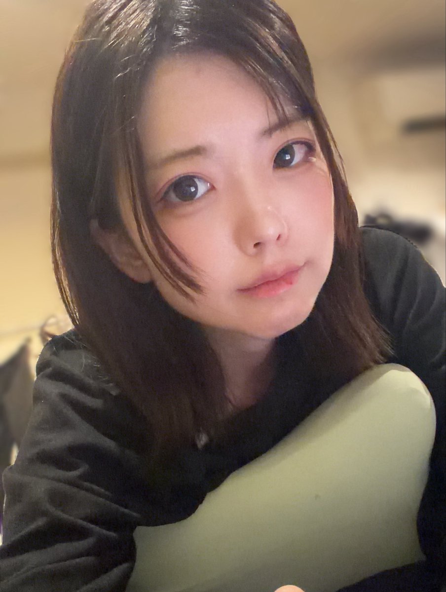 cure_ofuton's tweet photo. 帰宅してひといき
コスメイク（ちょっと落とした）＋終わった地毛の組み合わせ、すき https://t.co/jOkpes0BtX