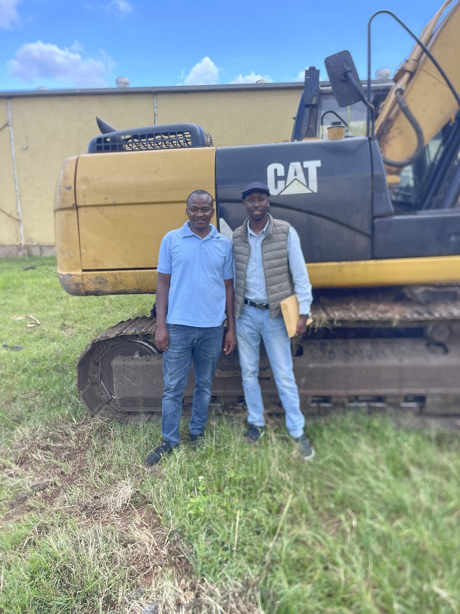 salimo_paul's tweet photo. Big day as we prepare for ground breaking of @rhythmafrica256 coffee facility that will house our solar drying units,wet processing unit and a 9000 metric tonne warehouse with offices and coffee labs 🧪 

A luta continua ☕️ https://t.co/49WPPqmffx